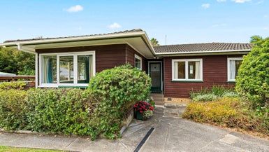  at 2 Vandeleur Avenue, Birkdale, Auckland