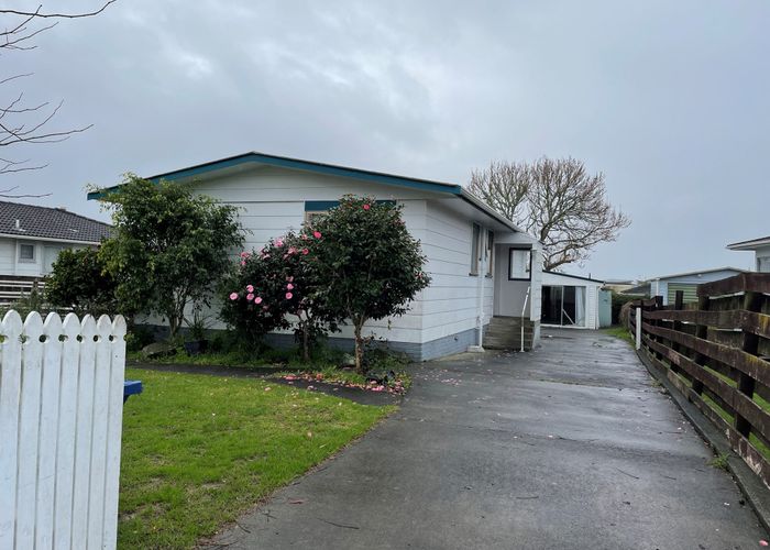  at 25 Pipitea Place, Massey, Auckland