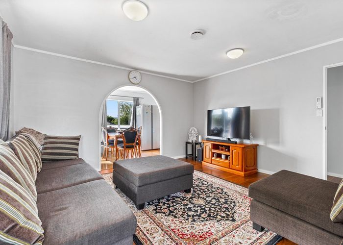  at 2/4 Kahikatea Place, Ranui, Auckland