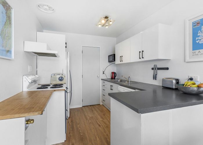  at 2/420 Queens Drive, Lyall Bay, Wellington, Wellington