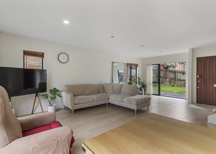  at 32/22 Northcross Drive, Albany, North Shore City, Auckland