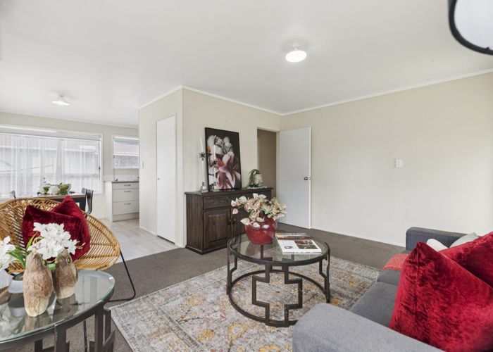  at 1/32 Challen Close, Conifer Grove, Papakura, Auckland