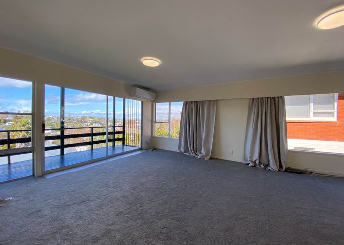  at 15 Ravenwood Drive, Forrest Hill, North Shore City, Auckland