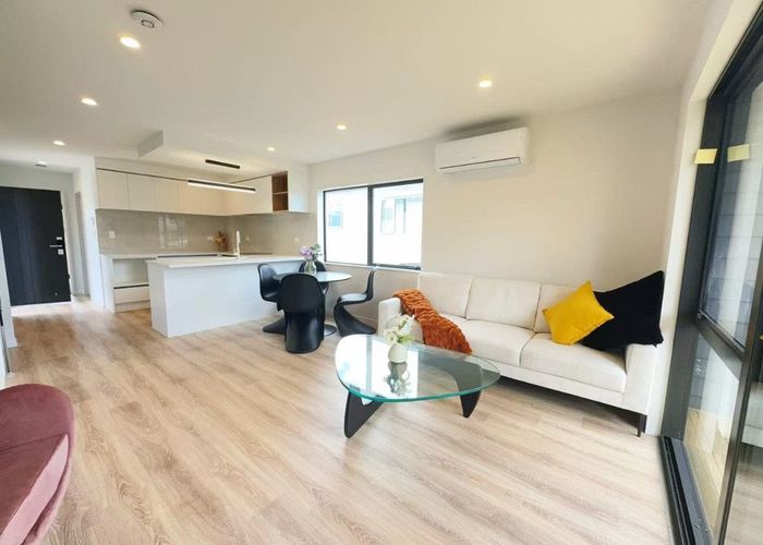  at 7/2A Mantra Road, Massey, Waitakere City, Auckland
