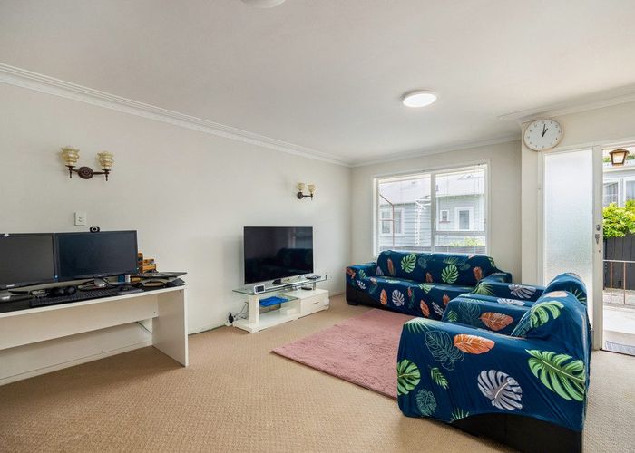  at 2/110 Richardson Road, Mount Albert, Auckland City, Auckland