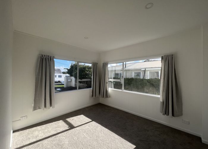  at 2/20 Francis Street, Hauraki, Auckland