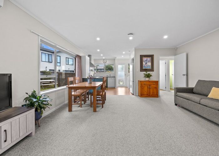  at 2/4 Illana Place, Ranui, Waitakere City, Auckland