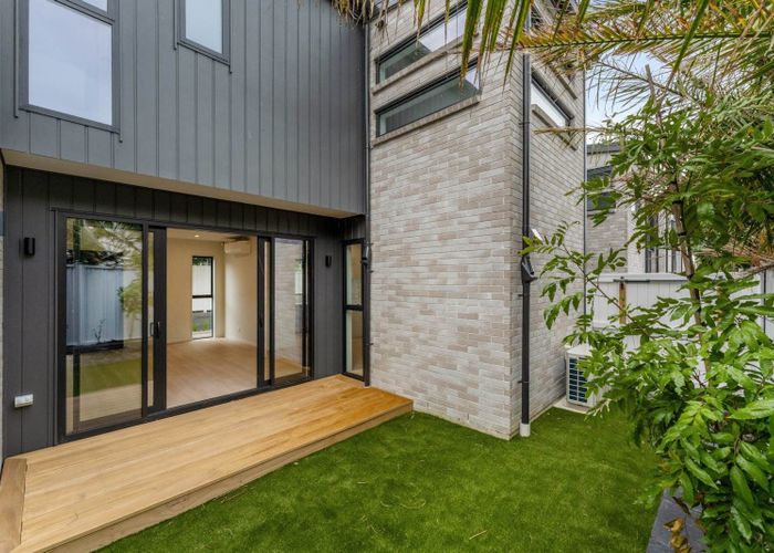  at 2D Coronation Street, Belmont, North Shore City, Auckland