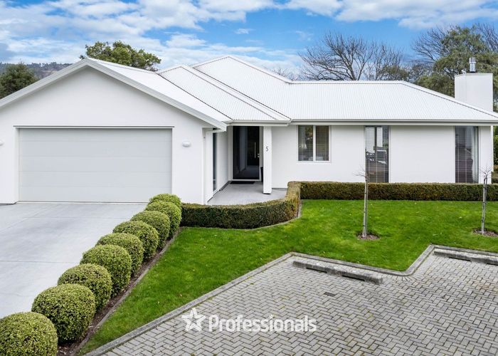  at 5 Bateson Way, Heretaunga, Upper Hutt
