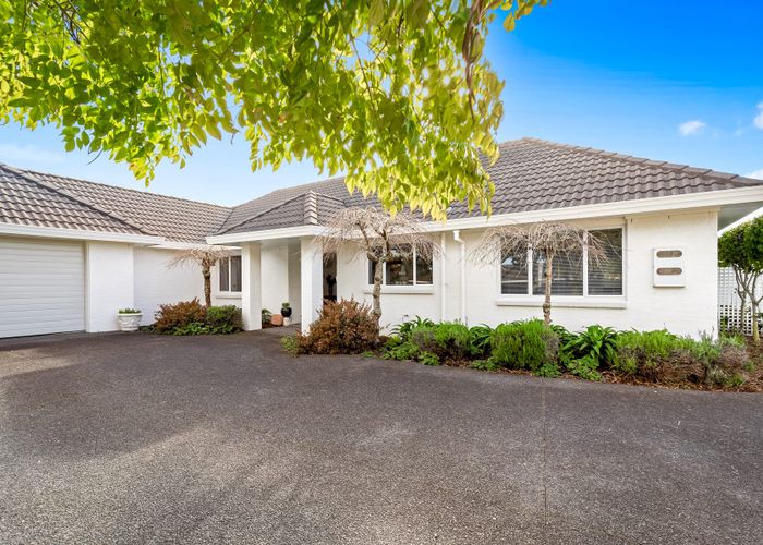  at 27 Travers Place, Northpark, Auckland