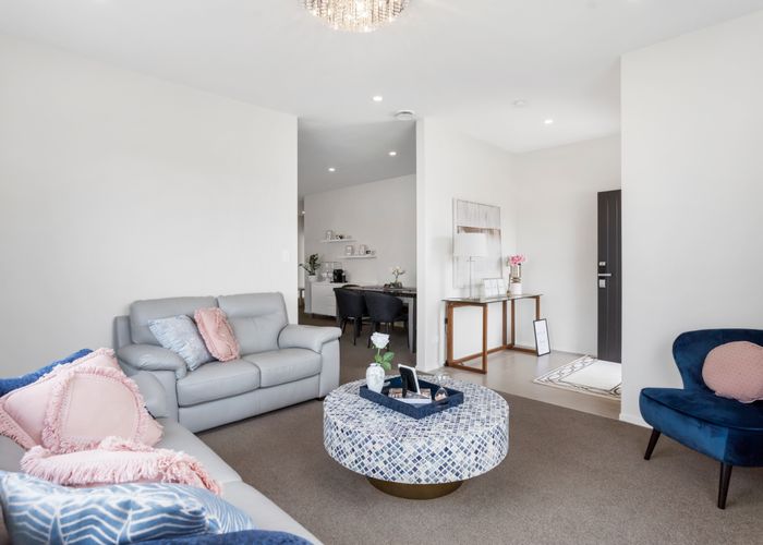  at 8 Twin Parks Rise, Papakura, Papakura