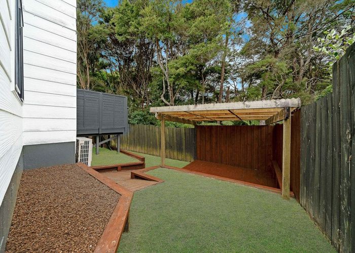  at 77 Meadowvale Rise, Titirangi, Waitakere City, Auckland