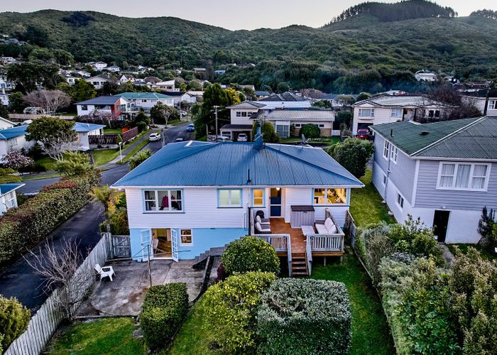  at 20 St Johns Terrace, Tawa, Wellington