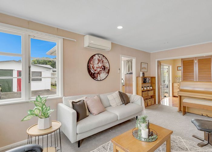  at 37 Main Road, Titahi Bay, Porirua