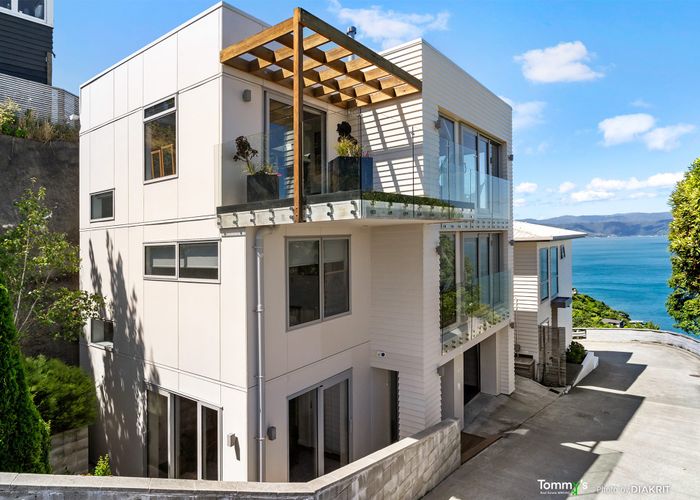  at 122 Nicholson Road, Khandallah, Wellington