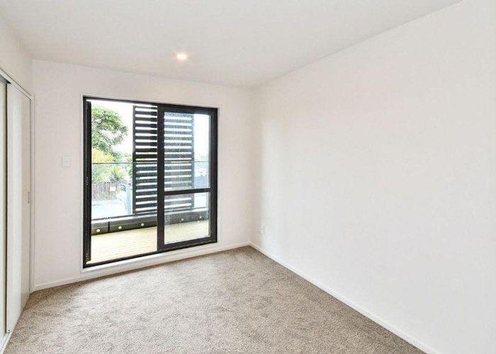  at 2/3226 Great North Road, New Lynn, Waitakere City, Auckland