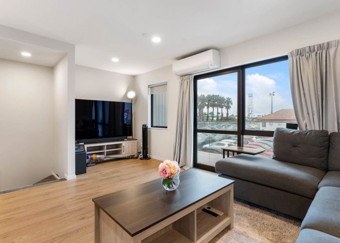  at 2/20 Charles Street, Papatoetoe, Manukau City, Auckland