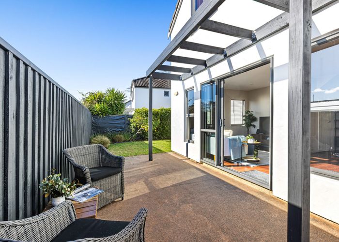  at 4/64 Schnapper Rock Road, Schnapper Rock, North Shore City, Auckland