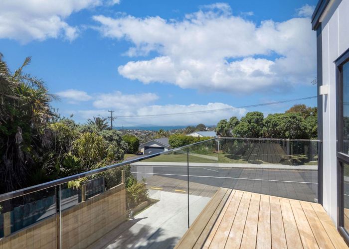  at 1/129 Arran Road, Browns Bay, North Shore City, Auckland