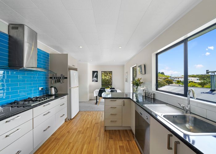  at 31 Sunhaven Drive, Newlands, Wellington
