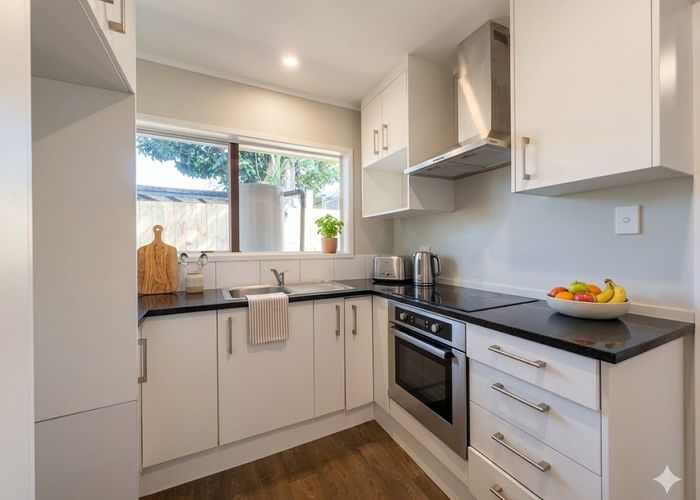  at 2/21 Cleek Road, Mangere East, Manukau City, Auckland