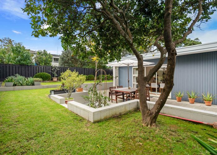  at 13  James Evans Drive, Northcote, North Shore City, Auckland