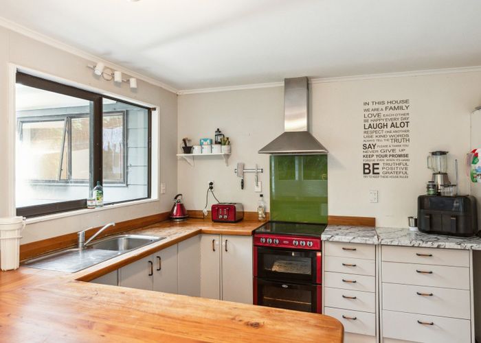  at 39 Tennis Court Road, Raumati South, Kapiti Coast, Wellington