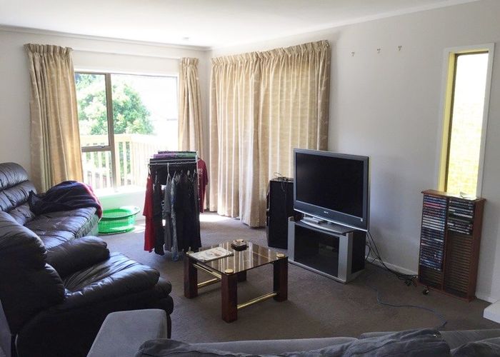  at 15 Glenvale Place, Glenfield, North Shore City, Auckland