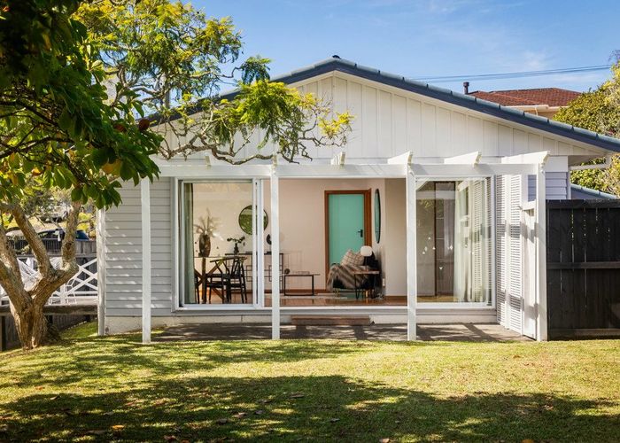 at 43 Peter Buck Road, New Windsor, Auckland