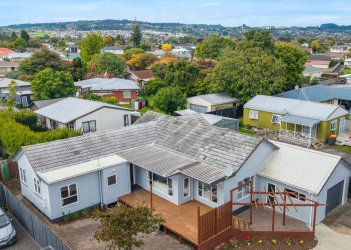  at 27 Grove Road, Sandringham, Auckland