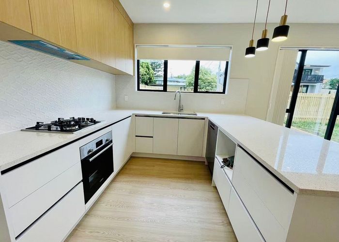  at 30A Lowtherhurst Road, Massey, Waitakere City, Auckland