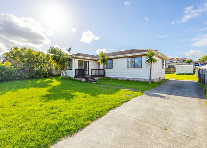  at 4 Blackgate Place, Weymouth, Auckland