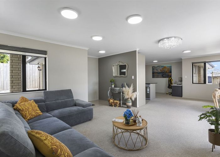  at 2 Anna Lane, Glen Eden, Auckland