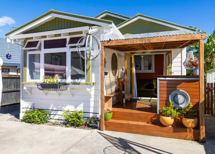 at 63 Ferry Road, Clive
