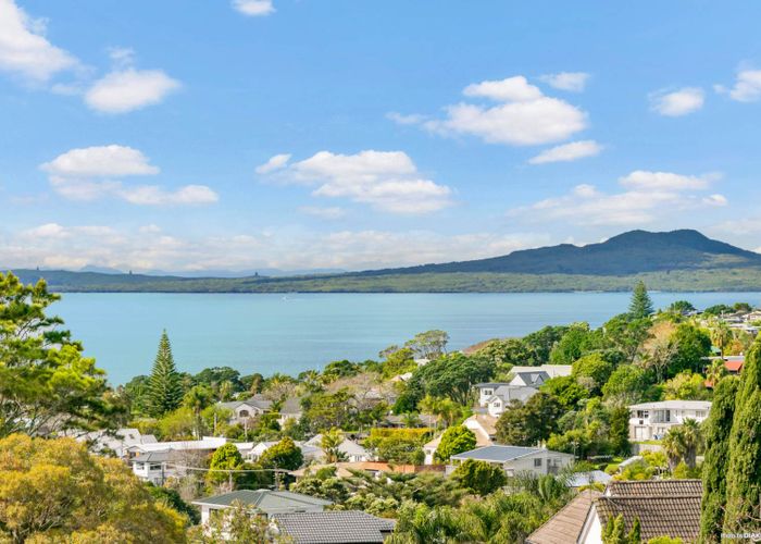  at 1/20 Calypso Place, Rothesay Bay, Auckland