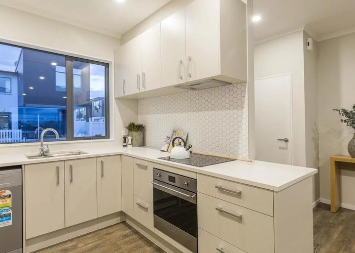  at 21 Komanawa Lane (FURNISHED HOUSE), Mount Wellington, Auckland City, Auckland
