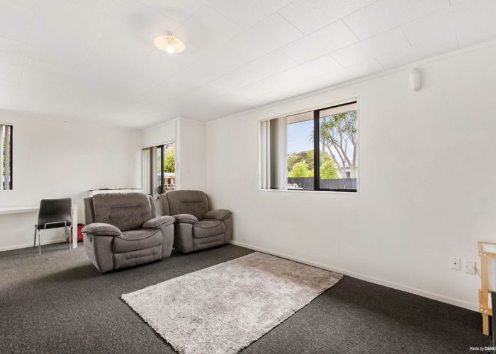  at 2/8 Christmas Road, Manurewa, Auckland