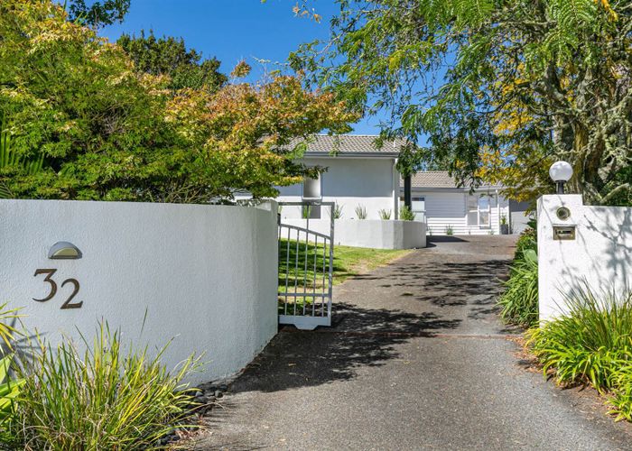  at 32 Waipuia Place, Greenhithe, Auckland