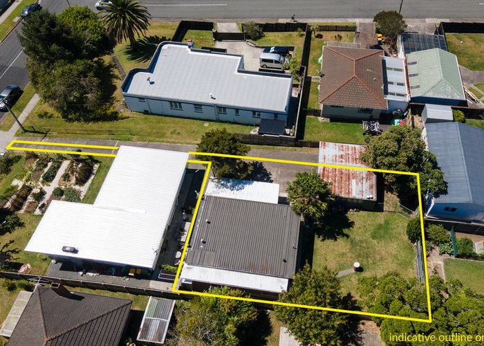  at 2/24 Newington Road, Henderson, Waitakere City, Auckland