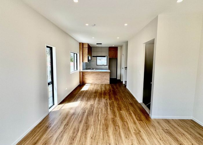  at 2/22 Coniston Avenue, Te Atatu South, Auckland