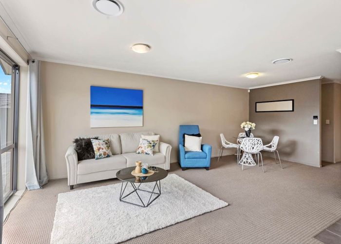  at 21 Anna Lane, Glen Eden, Auckland