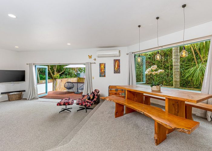  at 1/992 East Coast Road, Northcross, Auckland