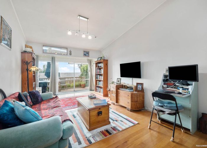  at 1/289 Glenfield Road, Glenfield, Auckland