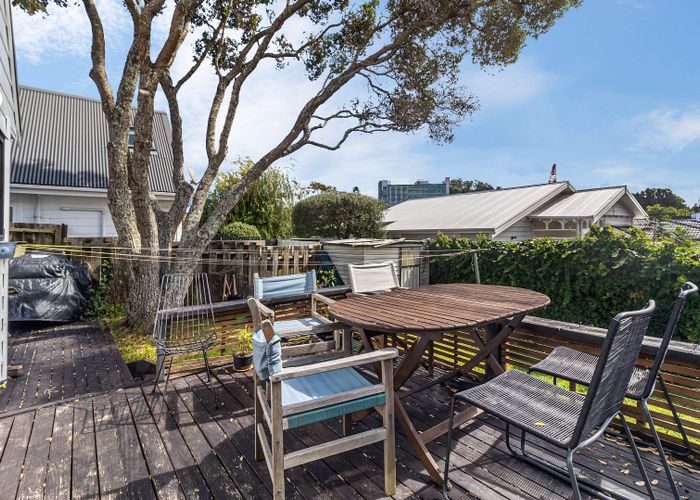  at 2/90 Haverstock Road, Mount Albert, Auckland City, Auckland
