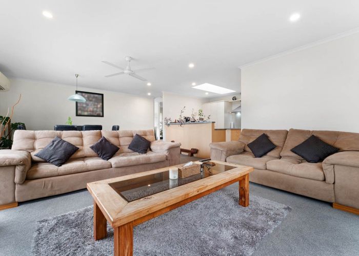 at 40 Hillwell Drive, Henderson, Auckland