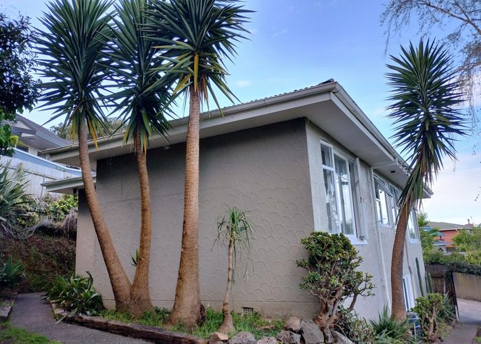  at 2 Fairmount Road, Titirangi, Auckland