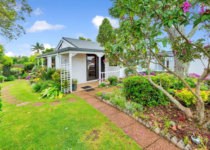  at 5 Sunshine Place, Papakura