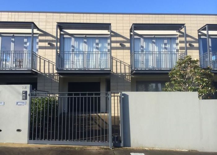  at 2/28 Burwood Crescent, Remuera, Auckland City, Auckland