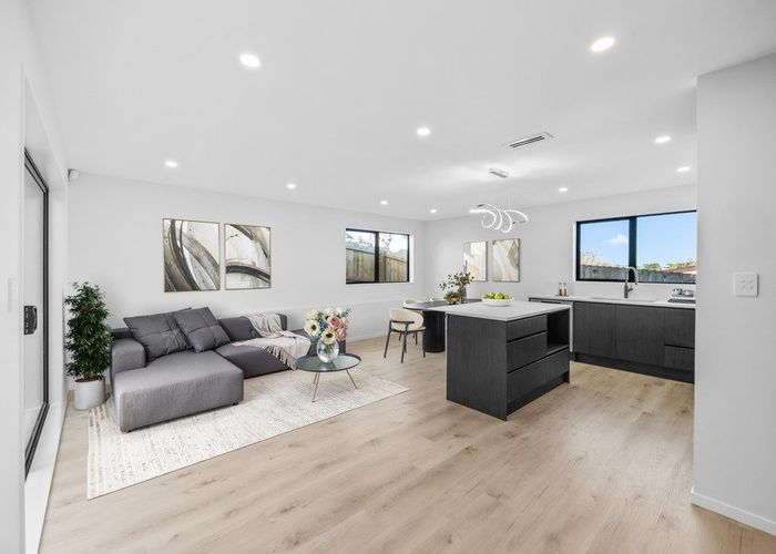  at 61B Totaravale Drive, Totara Vale, North Shore City, Auckland