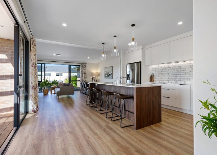  at 39 Sunline Drive, Leamington, Cambridge